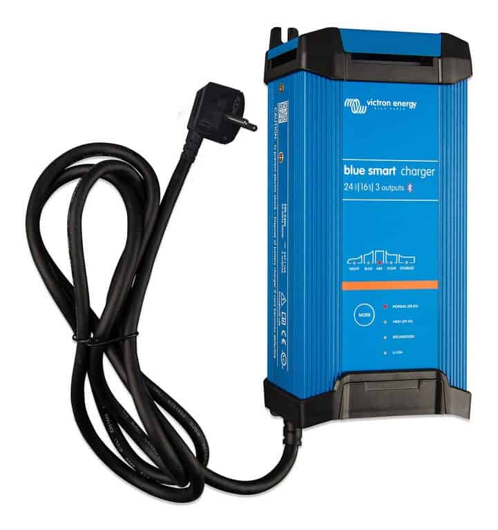 Victron Blue Smart IP22 Acculader 24/16 (3) UK BS1363