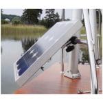 Deze speciale NOA zonnepaneelhouder is voor railingmontage van een zonnepaneel. De set bestaat uit twee beugels van 650 mm waarop het zonnepaneel wordt gemonteerd. Het paneel is verplaatsbaar op de beugel en kan draaien op de reling (25 mm) van de boot